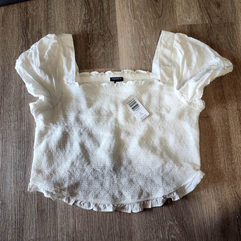 NWT Torrid size 1X white smocked crop top